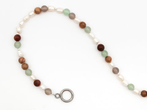 Halskette aus Naturstein Perlen wie Jade, Jaspis & echten Süßwasserperlen – Boho Damenkette mit silbernem Verschluss, Handmade von eilenna