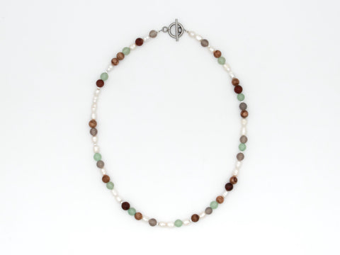 Halskette aus Naturstein Perlen wie Jade, Jaspis & echten Süßwasserperlen – Boho Damenkette mit silbernem Verschluss, Handmade von eilenna