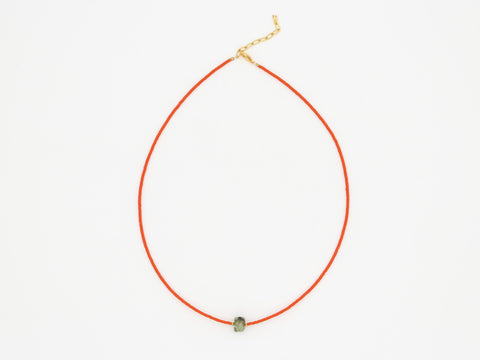 Halskette aus Prehnit Naturstein und Acrylperlen mit 18K vergoldetem Verschluss – Minimalistischer Perlenschmuck, Handmade von eilenna