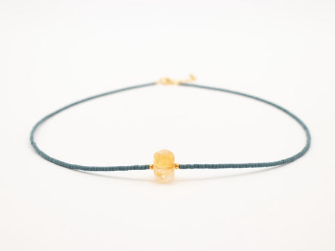 Halskette aus Citrin Naturstein Perle und Acrylperlen mit 18K vergoldetem Verschluss – Filigraner Damenschmuck, Handmade von eilenna