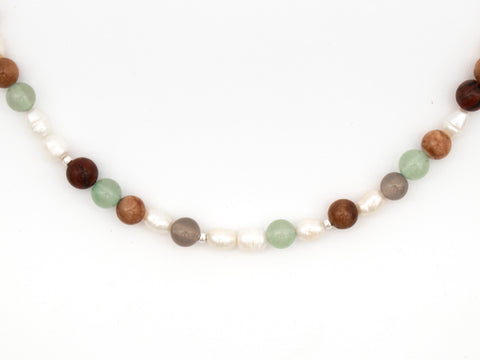 Halskette aus Naturstein Perlen wie Jade, Jaspis & echten Süßwasserperlen – Boho Damenkette mit silbernem Verschluss, Handmade von eilenna