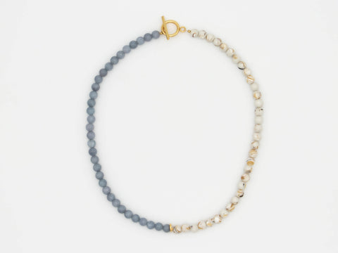 Halskette aus Muschelsediment-Steinen & Chalcedon