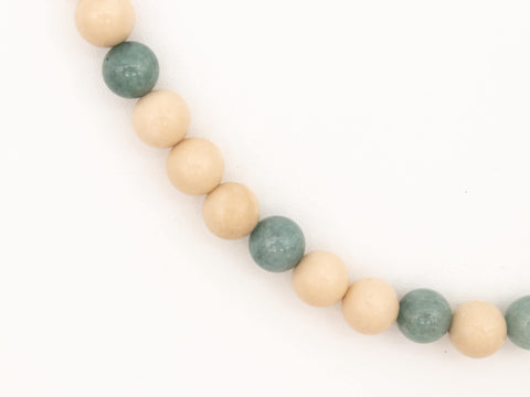 Halskette aus Fossilem Stein & Burmesische Jade