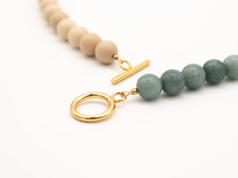 Halskette aus Fossilem Stein & Burmesische Jade