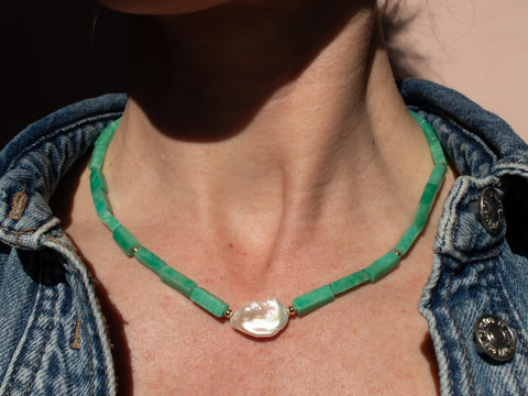 Halskette aus Chalcedon & Süßwasserperle