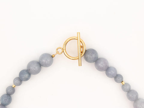 Halskette aus Chalcedon & Bernsteinholz