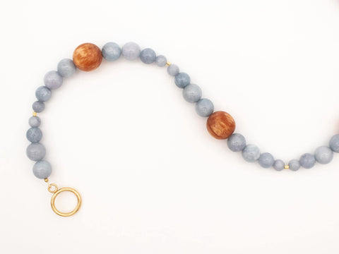 Halskette aus Chalcedon & Bernsteinholz