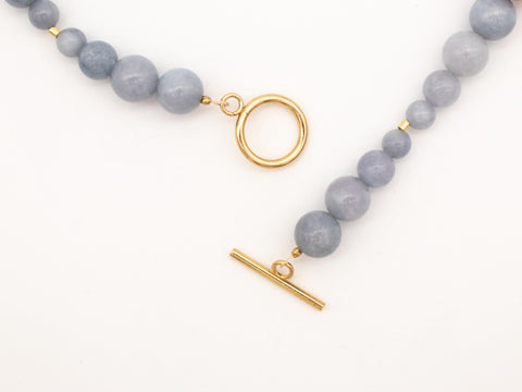 Halskette aus Chalcedon & Bernsteinholz