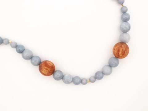 Halskette aus Chalcedon & Bernsteinholz