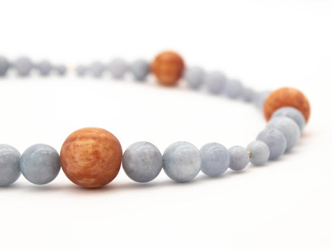 Halskette aus Chalcedon & Bernsteinholz