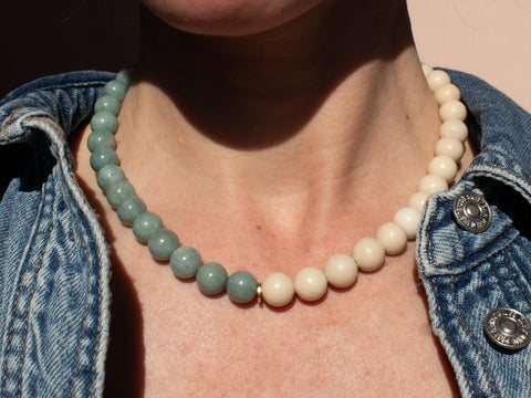 Edelstein Kette Burmesische Jade & Fossilstein, Naturstein Halskette Damen, Duo Design 18K Gold Verschluss, Handmade Schmuck eilenna