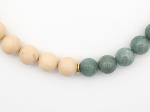 Halskette aus Burmesischer Jade & Fossiler Stein