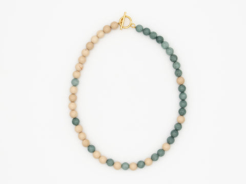 Halskette aus Fossilem Stein & Burmesische Jade
