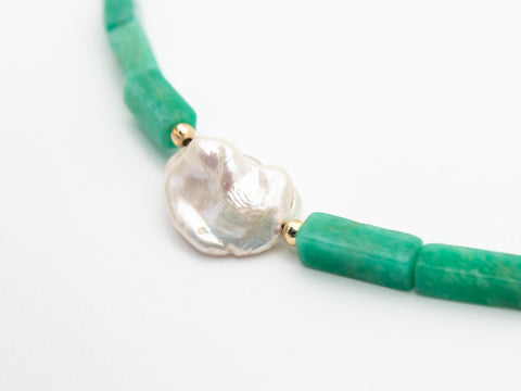 Halskette aus Chalcedon & Süßwasserperle