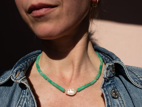 Halskette aus Chalcedon & Süßwasserperle