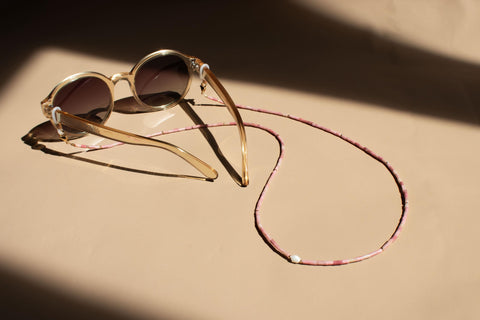 Brillenkette aus Naturstein Rhodochrosit & Süßwasserperle, Handmade Brillenzubehör von eilenna, 2-in-1 Sonnenbrillen-Kette und Halskette