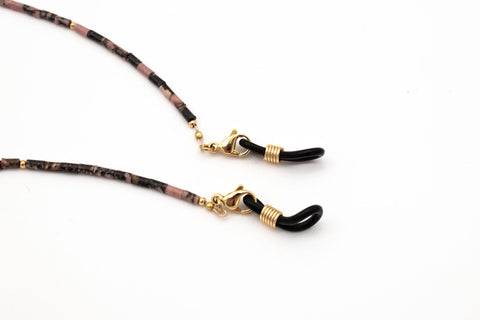 Brillenkette aus schwarzem Rhodonit, Handmade Brillenzubehör von eilenna, 2-in-1 Sonnenbrillen-Kette und Halskette