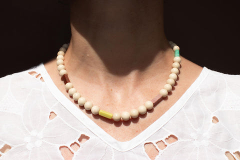 Halskette Chalcedon & Weißer Fossilstein, Naturstein Perlenkette Damen, 18K Vergoldet, Handgemachter Schmuck von eilenna