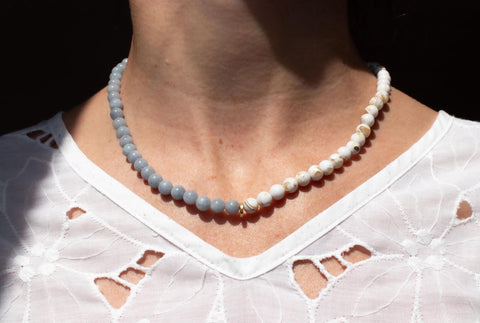 Chalcedon & Muschelsediment Halskette, Blau Weiße Naturstein Kette, 18K Vergoldet, Handmade Schmuck eilenna