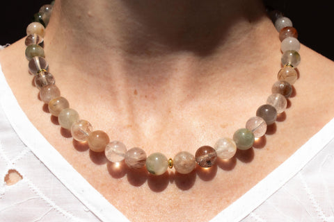 Rutilquarz Halskette Damen, Naturstein Perlenkette mit Einschlüssen, Quarzperlen Schmuck 18K Vergoldet, Geschenk Handgemacht von eilenna
