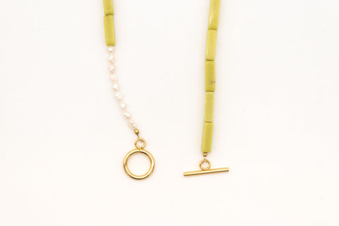 Halskette aus Steinperlen & Süßwasserperlen mit 18K vergoldetem Verschluss Schmuck für Damen, Handmade von eilenna
