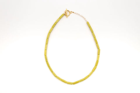 Halskette aus Steinperlen & Süßwasserperlen mit 18K vergoldetem Verschluss Schmuck für Damen, Handmade von eilenna
