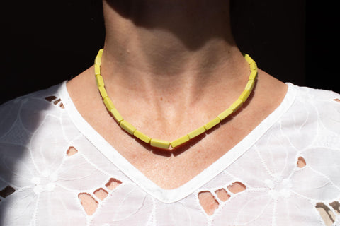 Halskette aus Steinperlen & Süßwasserperlen mit 18K vergoldetem Verschluss Schmuck für Damen, Handmade von eilenna