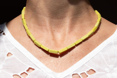 Halskette aus Steinperlen & Süßwasserperlen mit 18K vergoldetem Verschluss Schmuck für Damen, Handmade von eilenna