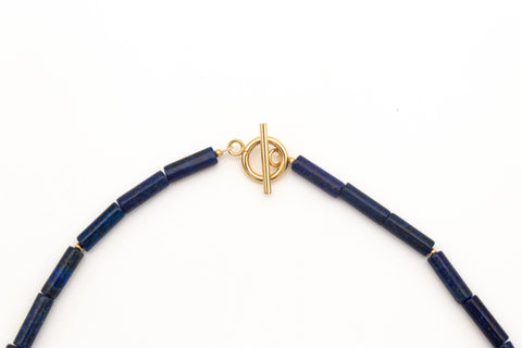 Halskette aus Naturstein Lapislazuli Perlen – Schmuck mit 18K vergoldetem Verschluss für Damen, Handmade von eilenna