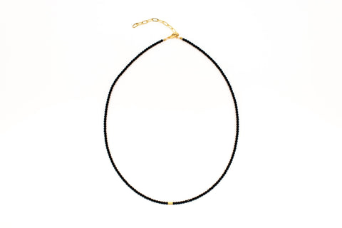 Halskette mit schwarzen Zirkon Naturstein und 18K vergoldetem Verschluss – Minimalistisch Perlenschmuck, Handmade von eilenna