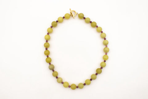 Halskette aus Naturstein Perlen Zitronen Chalcedon und Amethyst mit 18K vergoldetem Verschluss Halsschmuck für Damen, Handmade von eilenna