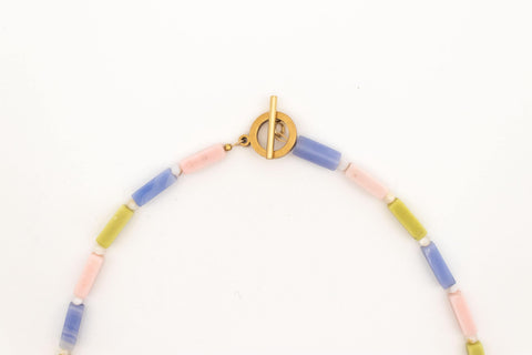 Halskette mit bunten Steinperlen und Muschelperlen – Damenschmuck mit 18K vergoldetem Verschluss, Handmade von eilenna