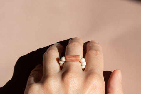 Ring mit fossilen Naturstein-Perlen & Sonnenstein, Sol Ring