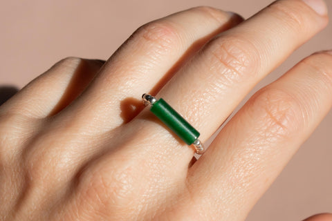 Ring mit grünem Achat Naturstein Perle & 925 Silberperlen, Elastischer Perlen Ring, Geschenk Frauen, Taya Ring von eilenna