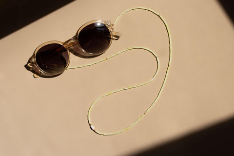 Brillenkette aus Naturstein Zitronen Achat & Süsswasserperle, Handmade Brillenzubehör von eilenna, 2-in-1 Sonnenbrillen-Kette und Halskette