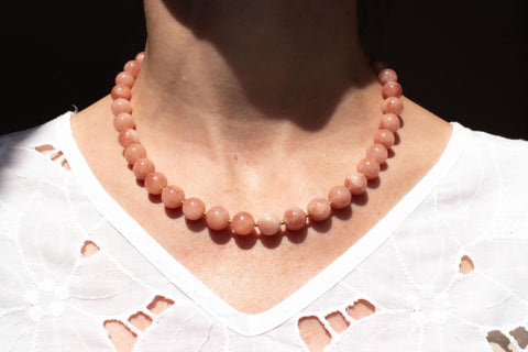 Chalcedon Halskette, Naturstein Perlenkette Damen, Pfirsich Pastell Edelsteinschmuck, 18K Vergoldeter Verschluss, eilenna Handmade
