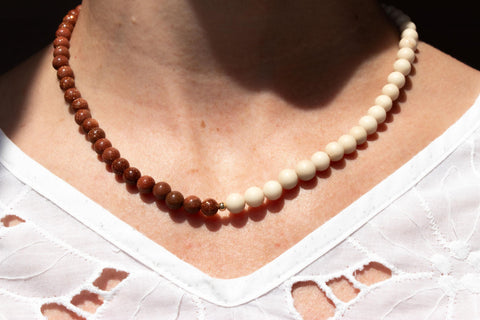 Sandstein & Fossil Halskette Damen, Naturstein Perlenkette 18K Vergoldet, Handmade Schmuck von eilenna