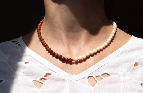 Sandstein & Fossil Halskette Damen, Naturstein Perlenkette 18K Vergoldet, Handmade Schmuck von eilenna