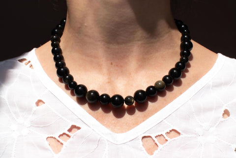 Goldener Obsidian Halskette Damen, Schwarze Edelstein Kette mit Goldschimmer, Naturstein Perlen 18K Vergoldet, Handgemacht von eilenna