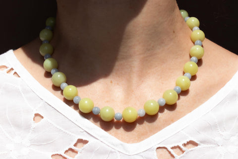 Gelbe Edelstein Kette Zitronenjade, Sommerliche Naturstein Halskette Damen, Boho Schmuck 18K Gold Verschluss, Handgemacht von eilenna