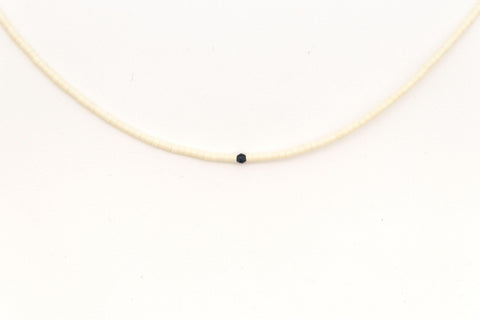 Halskette mit blauem Zirkon Naturstein und Acrylperlen mit 18K vergoldetem Verschluss – Minimalistisch Perlenschmuck, Handmade von eilenna