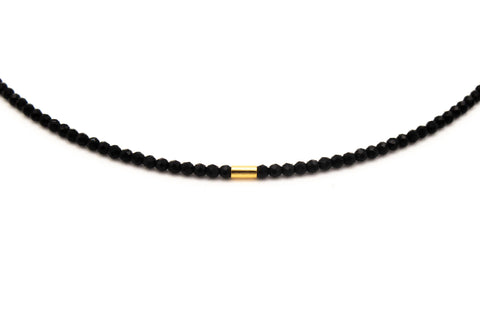 Halskette mit schwarzen Zirkon Naturstein und 18K vergoldetem Verschluss – Minimalistisch Perlenschmuck, Handmade von eilenna