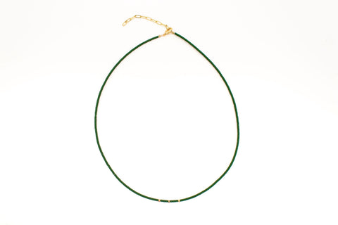 Halskette mit grünen Acrylperlen und 18k vergoldeten Zwischenperlen – Minimalistisch Perlenschmuck, Handmade von eilenna