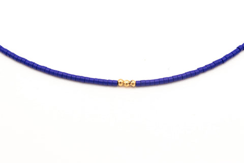 Halskette mit blauen Acrylperlen und 18k vergoldeten Zwischenperlen – Minimalistisch Perlenschmuck, Handmade von eilenna