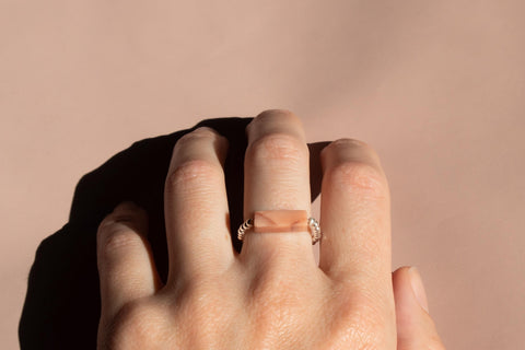 Ring mit Sonnenstein Naturstein Perle & 925 Silberperlen, Elastischer Perlen Ring, Geschenk Frauen, Solara Ring von eilenna