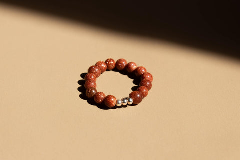 Ring mit roten Sandstein Naturstein Perlen & 925 Silberperlen, Elastischer Perlen Ring, Geschenk Frauen, Kaia Ring von eilenna