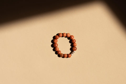 Ring mit roten Sandstein Naturstein Perlen & 925 Silberperlen, Elastischer Perlen Ring, Geschenk Frauen, Kaia Ring von eilenna