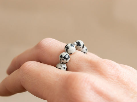 Ring mit Dalmatiner Jaspis & 925 Silberperle, Elara Ring