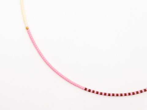 Halskette mit rosa cremeweiß braunen Acrylperlen und 18k vergoldeten Perlen – Minimalistisch Perlenschmuck, Handmade von eilenna