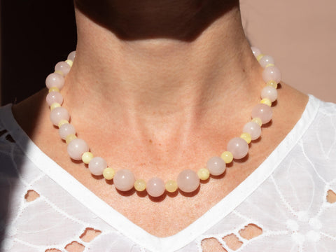Halskette Rosenquarz & Zitronen-Chalcedon, Naturstein Perlenkette Damen, Pastell Schmuck 18K Gold Verschluss, Handmade Schmuck eilenna